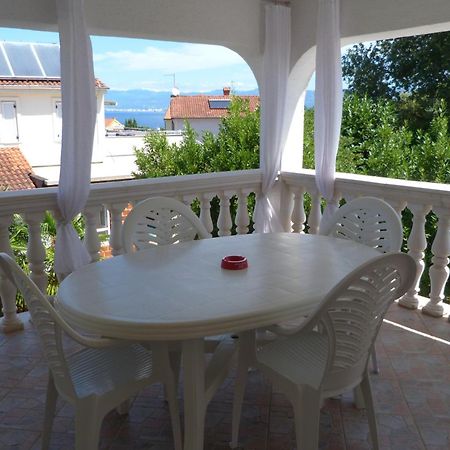 Apartments Monja & Dadi, Malinska, Vantacici Dış mekan fotoğraf