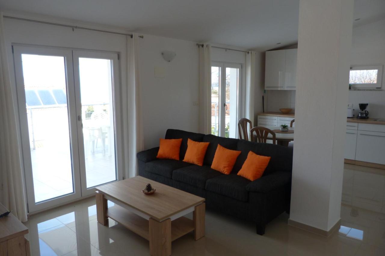 Apartments Monja & Dadi, Malinska, Vantacici Dış mekan fotoğraf