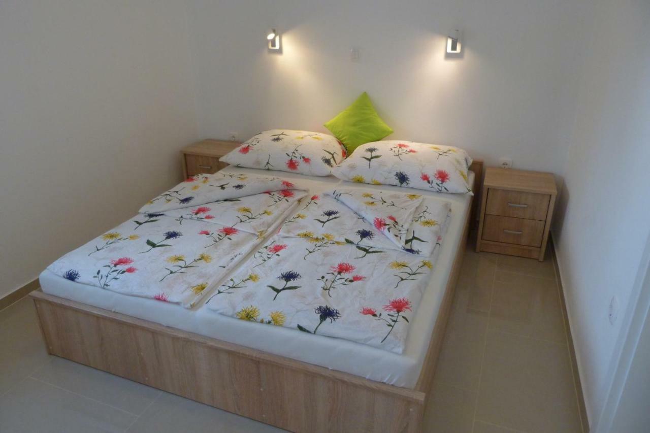 Apartments Monja & Dadi, Malinska, Vantacici Dış mekan fotoğraf